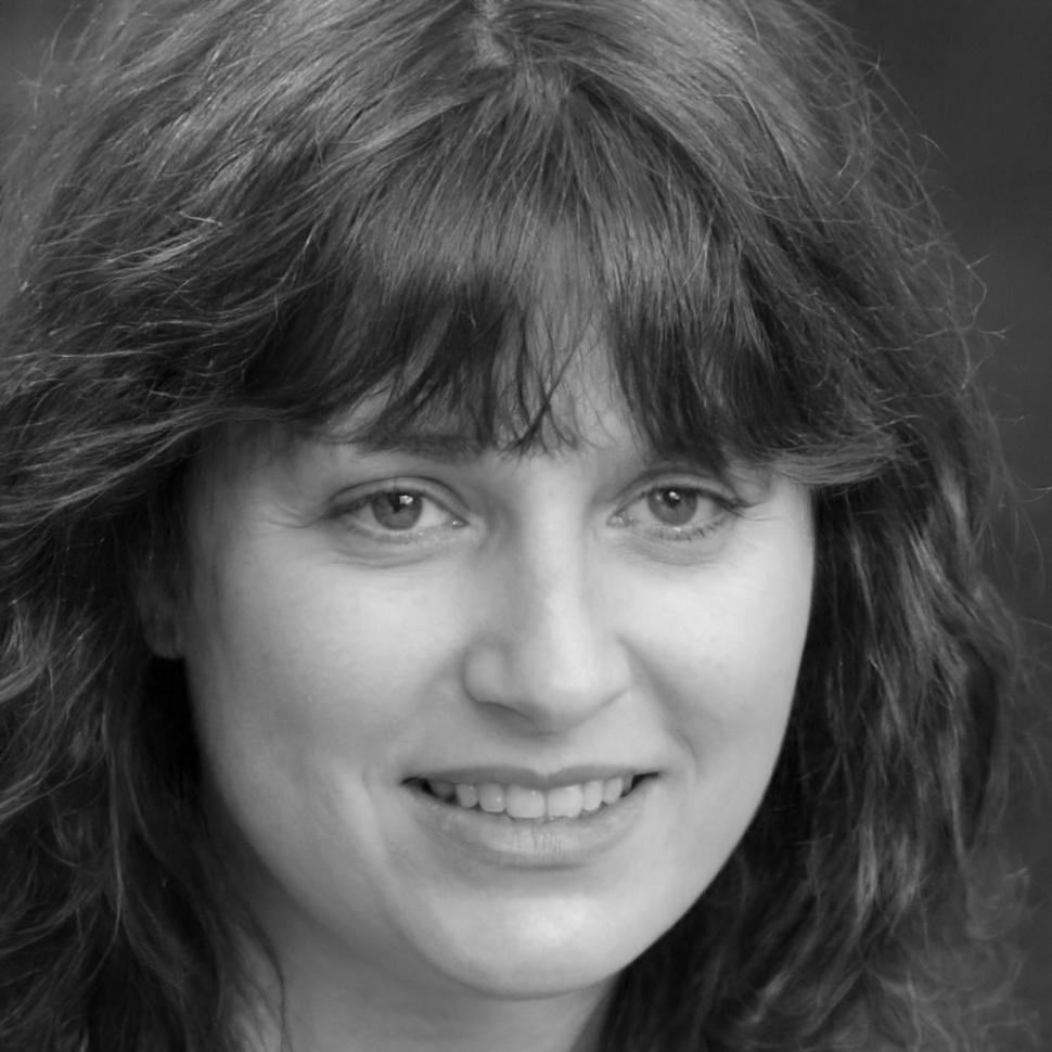 Porträt von Linnéa Bergström, Gründerin und Finanzbildungs-Expertin