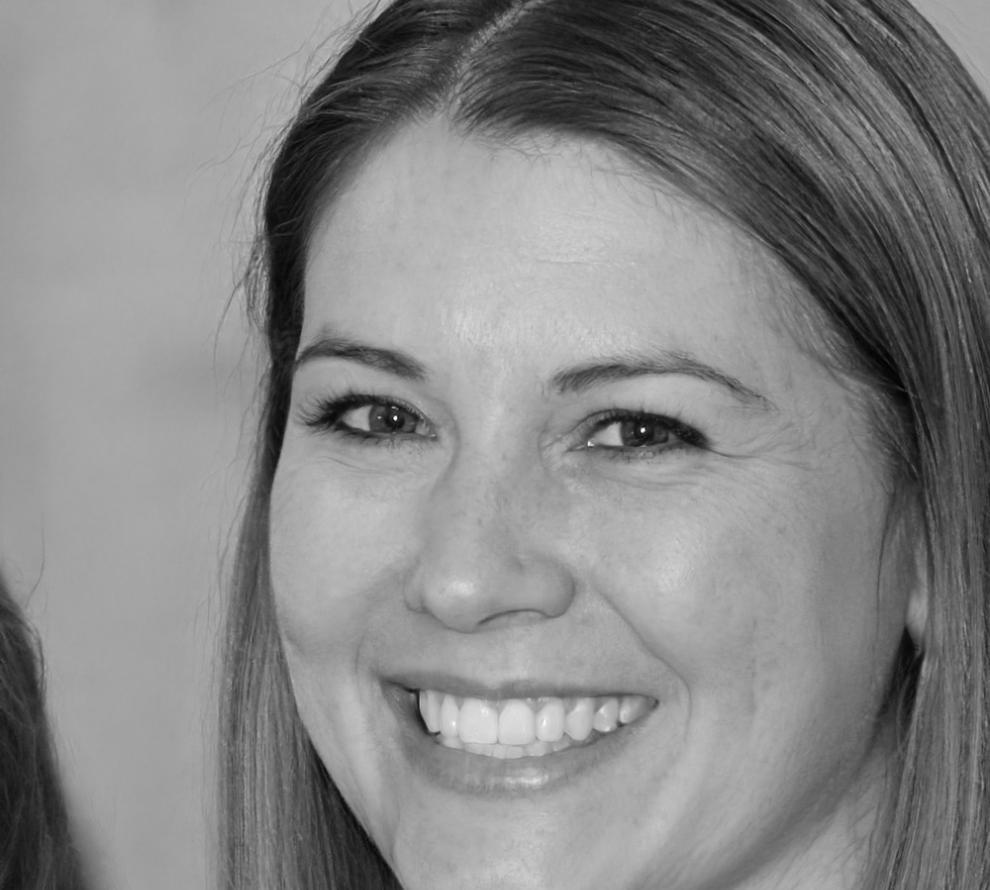 Porträt einer Finanzbildungsexpertin