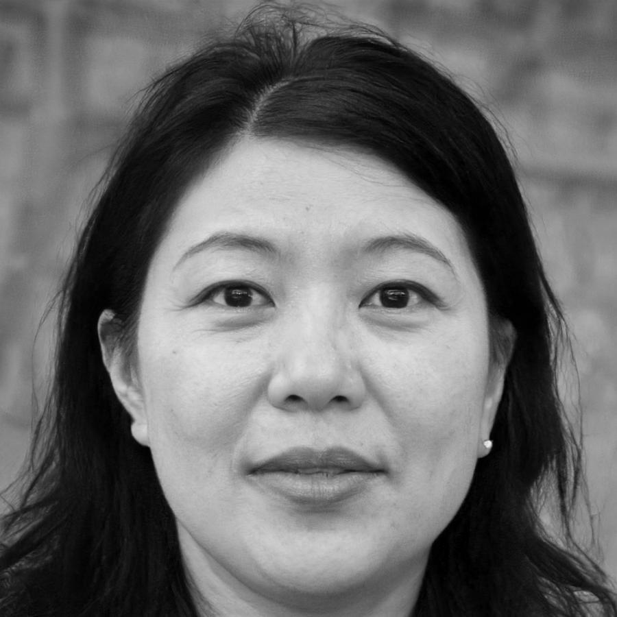 Porträt einer Finanzbildungsexpertin